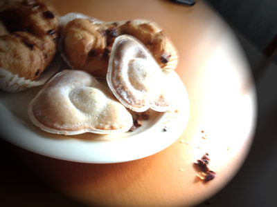 Kakor, bullar och smulor Fikabröd och smulor