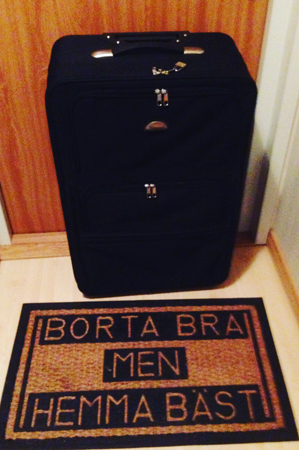Resväska o matta Borta bra men hemma bäst
