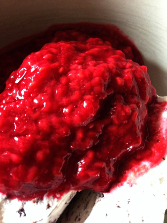 Glass med hallonsås