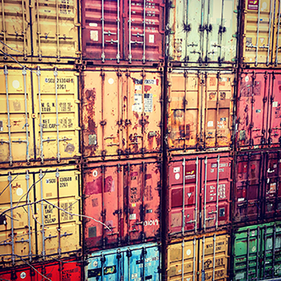 Containrar i olika färger Containrar