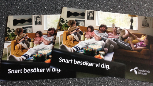 Två likadana kort från Bredbansbolgaet. På korten står det: "Snart besöker vi dig. Bredbandsbolaget" Kort från Bredbandsbolaget
