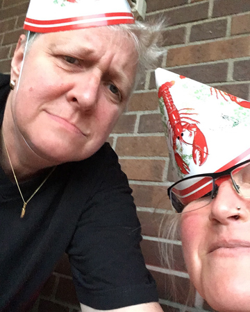 Jag och Anna i kräfthattar