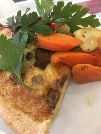 Svamppaj med persilja och morötter