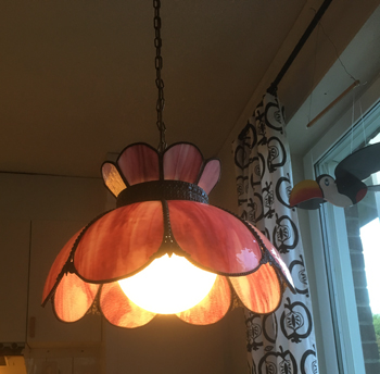 Annas rosa Tiffanylampa