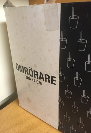 En låda med texten "Omörare" på En låda med texten "Omörare" på