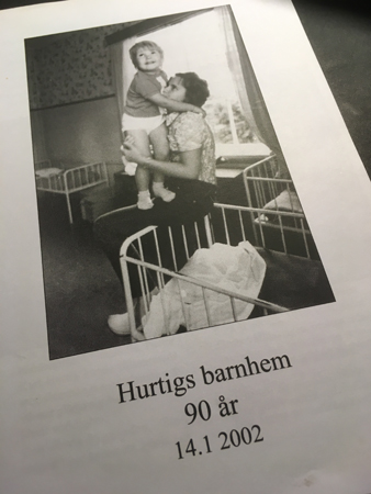Trycksak om Hurtigs barnhem 90 år. 