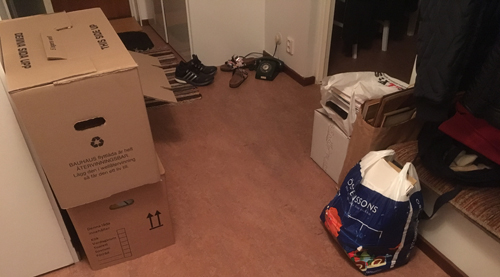 Lådor och kassar som ska till Uppsala idag