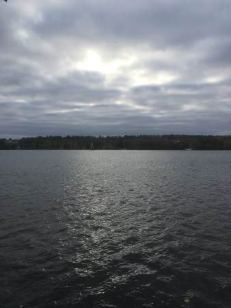Ljusning i mörka moln över Vättern Ljusning i mörka moln över Vättern