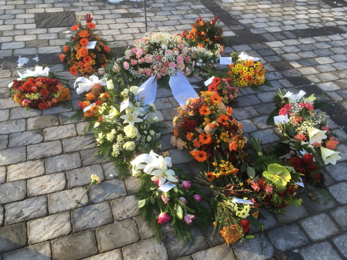 Blommor vid mammas begravning Blommor vid mammas begravning