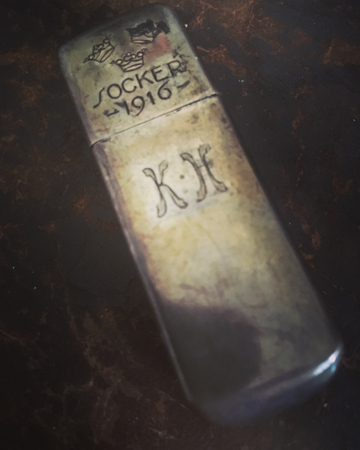 Sockerburk med årtalet 1916 och initialerna KH ingraverade.