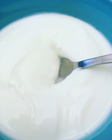 Yoghurt i turkos skål