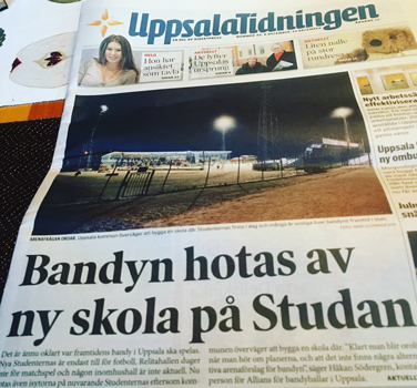 Rubrik på UppsalaTidningens förstasida: "Bandyn hotas av ny skolan på Studan"
