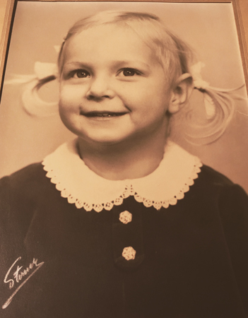 Jag, cirka tre år, med tofsar i håret Jag, cirka tre år, med tofsar i håret