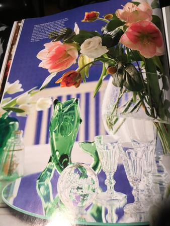 Fiskvas från Trelleborgs glasbruk på framsidan av Antik & Auktion