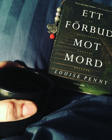 Kaffe och boken Förbud mot mord