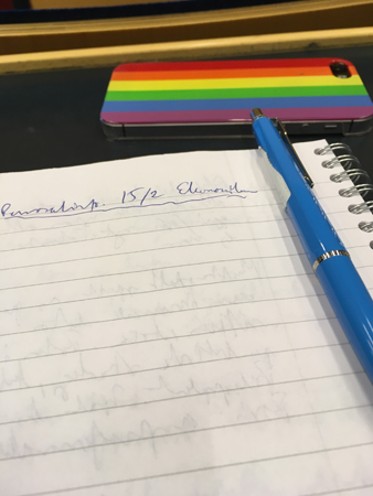 Anteckningsblock, mobil med regnbågsskal och penna