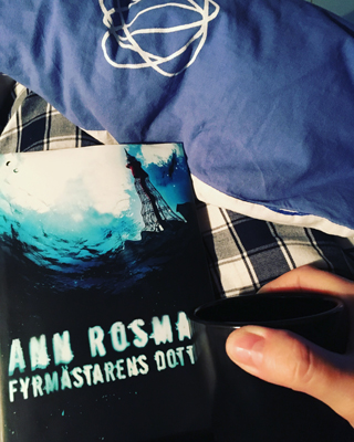 Ann Rosmans bok Fyrmästarens dotter och kaffe på sängen