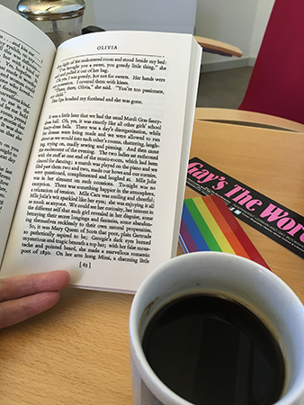  Lunch med bok och kaffe