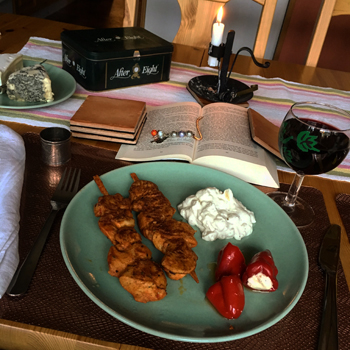 Kycklingspett med potatissallad och fetaostfyllda paprikor vin Kycklingspett med potatissallad och fetaostfyllda paprikor vin