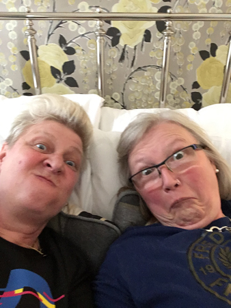 Vi provar sängen på Georgian house