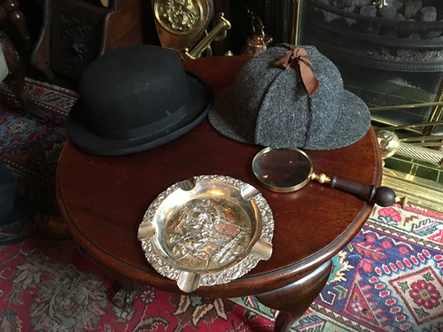 Dr Watsons och Sherlock Holmes hattar