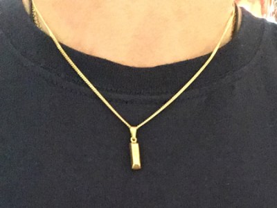 Guldkedja med gultacka