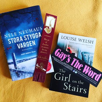Böckerna Stora stygga vargen och The Girl on the Stairs