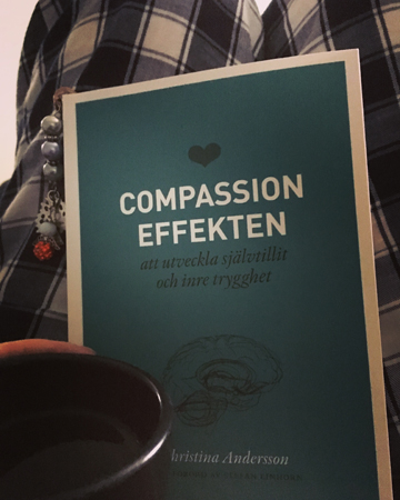 Kaffe och boken Compassioneffekten