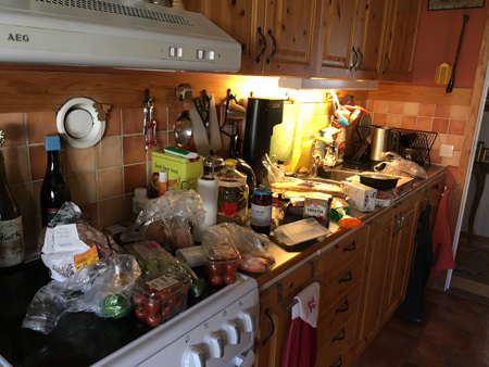 Matvaror på köksbänken