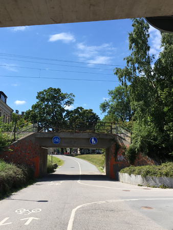 cykelbana och gångbana.