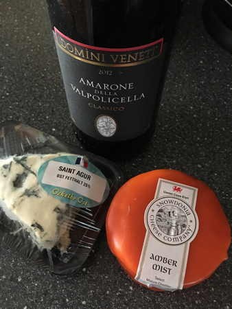 Domini Veneti Amarone classico 2012 och Saint Agur och Amber mist
