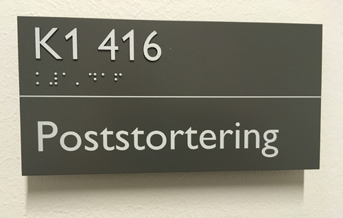Skylt med texten Poststortering