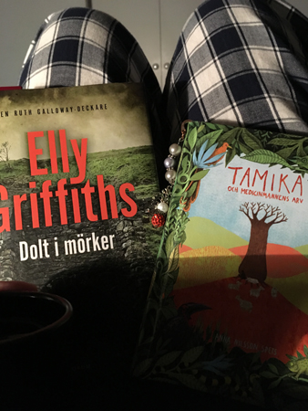 Böckerna Dolt i mörker och Tamika o kaffe på sängen