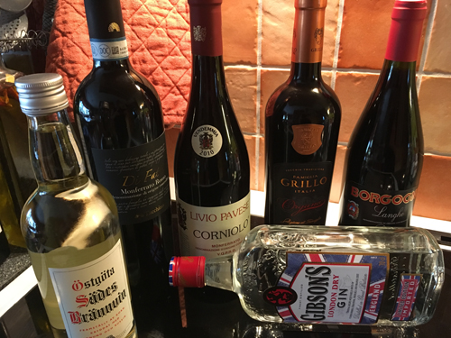 Fyra italienska rödviner Östgöta sädes och Gibsons London Dry Gin