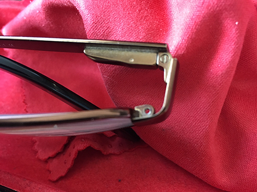 Tappat en skruv i glasögonen