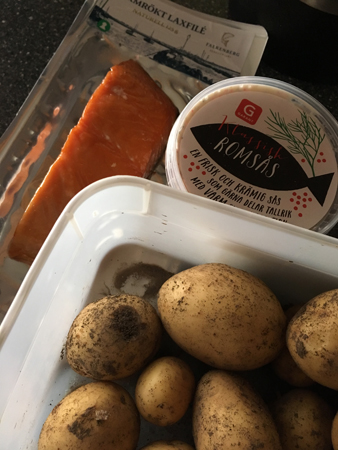 Varmrökt lax romsås potatis