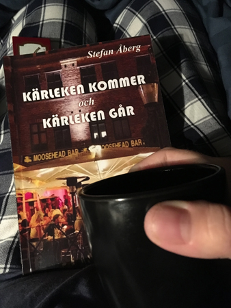 Boken Kärleken kommer och kärleken går och kaffe på sängen