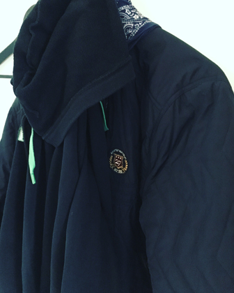 Tröja jacka och snusnäsduk