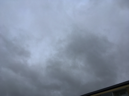 Grå himmel