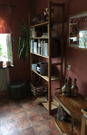 Lagerhyllan och drinkvagnen