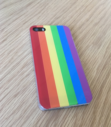 Mobil med regnbågsskal
