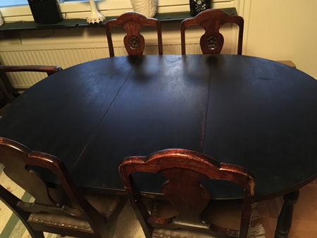 Matsalsbord betsat i mörk ek Matsalsbord betsat i mörk ek