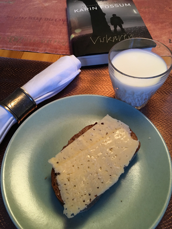 Kvällsmat mjölk och macka