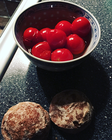 Fyllda tomater och ryska ingefärskakor