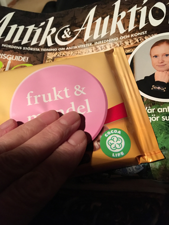 Antik o Auktion och frukt o mandel