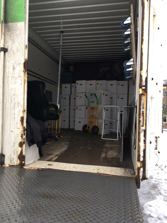 Inpackning i flyttbilen