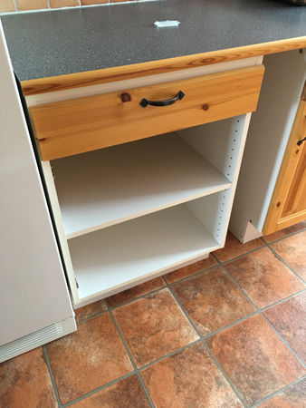 Kökslucka saknas efter flyttstäd