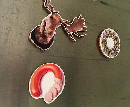 Kylskåpsmagneter falukorv älg och blomkrans