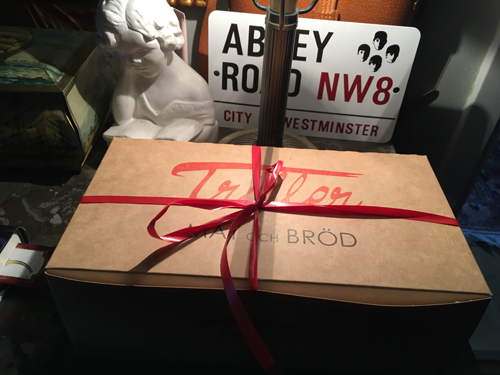 Kartong med bakelser från Trillers