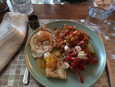 Kycklingpytt med ägg och grönsaker